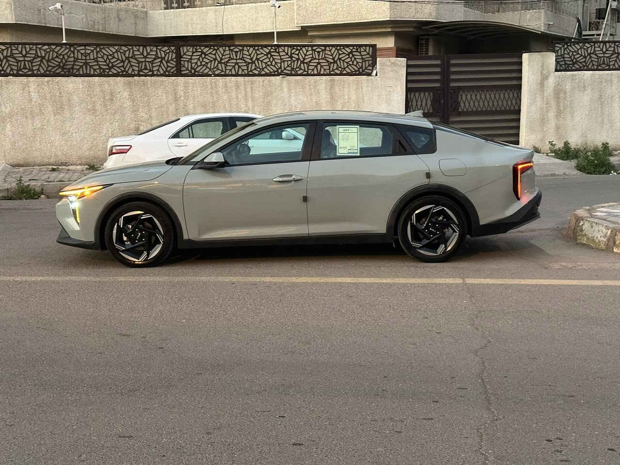 سلام عليكم للبيع كيا K4  موديل ٢٠٢٥ حادث موضح بالصور بدون دواخل  مواصفات فول عده الفتحه السياره باسمي سنويه تحويل مضمون العنوان بغداد الكاظميه السعر ١٧٩ وبي مجال للشراي يتصل ***********
