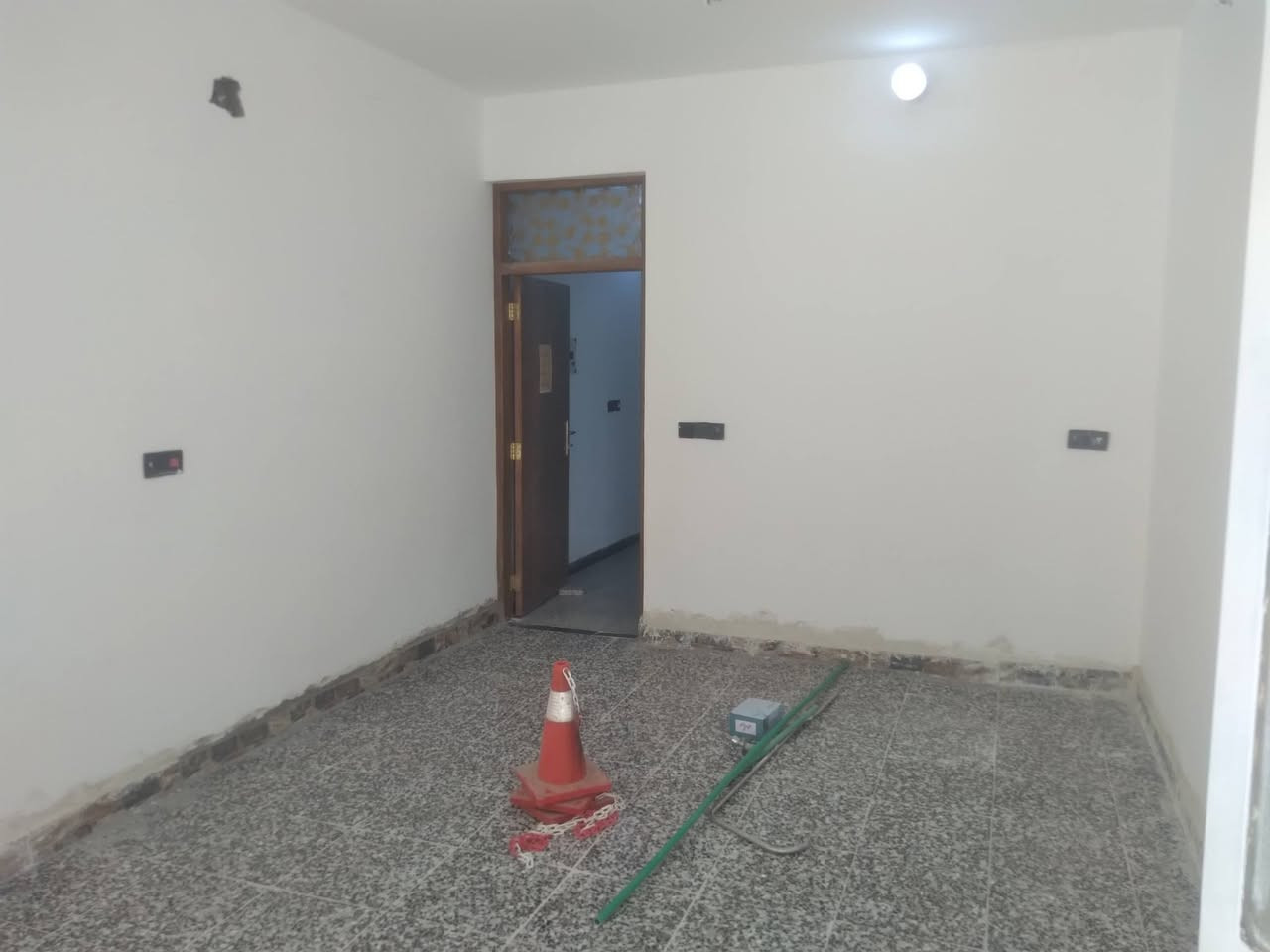 مرحبا 

منزل 🏡 الايجار كراده شارع 62 قرب الجامعة التكنلوجيا وشارع الصناعة

تجاري (((للشركات فقط))) 

ملاحضة انا صاحب القار لست مركز عقاري {{{بدون عموله}}}

اللمساحة 140

واجهة     5

كراج

3   صحيات

3    غرف

1 مطبخ

1 استقبال 

2 بلكونات

2 اسطح

منزل 🏡 ترميم حديث وجديد 

الاستفسار على الرقم أدنى 

***********
