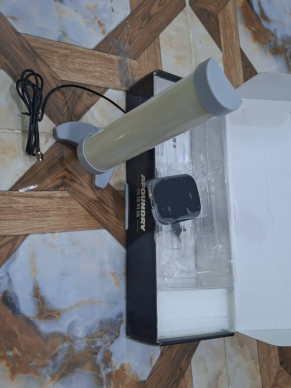 ​📣 للبيع: لاقط واي فاي (Clipper) العملاق جديد - الحل النهائي لضعف الإشارة! 📶
إذا كنت تعاني من بعد الراوتر عن غرفتك، أو تريد سحب إشارة من مسافة بعيدة، فهذا الجهاز هو الحل الأمثل.
​✅ أهم المميزات:
​مدى بعيد جداً: مزود بهوائي (Antenna) بقوة 12dBi يسحب الإشارة من مسافات لا تصلها الأجهزة العادية.
​قدرة عالية (High Power): مصمم لاختراق الجدران والعوائق بفعالية عالية.
​دوران 360 درجة: يمكنك توجيه الهوائي بكل الاتجاهات للحصول على أقوى إشارة ممكنة.
​سرعة واستقرار: يدعم سرعة نقل بيانات عالية، مثالي للتصفح، الدراسة، والألعاب أونلاين.
​سهولة الربط: يعمل مباشرة على منفذ الـ USB (لابتوب أو كمبيوتر مكتبي).
​دعم الأنظمة: يتوافق مع جميع أنظمة الويندوز (7, 8, 10, 11).
​📦 الملحقات:
​جهاز اللاقط الرئيسي.
​الهوائي (أنتينا) العملاق.
​كيبل USB.
​قاعدة تثبيت وتحريك.
السعر : 20 فقط


**إذا كنت صاحب هذا الإعلان وتريد حذفه لأي سبب، رجاءا أرسل رسالة إلى الدعم الفني**