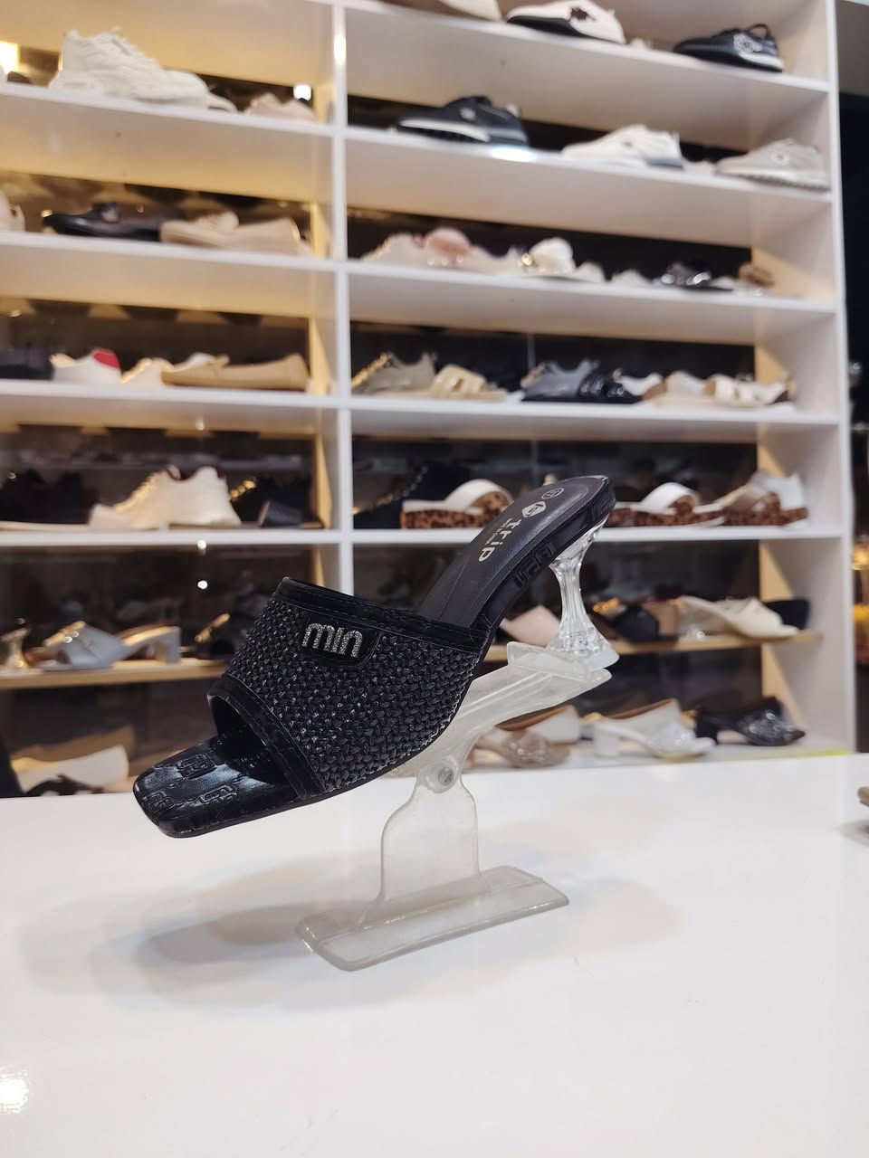 #جديد
#الآنسة
شحاطة كعب 5 سانتيم
قياسات 37_41 
مجمع حجي قاسم خلف حبيب مول
يوجد خدمة توصيل داخل خانقين
واتس ***********
