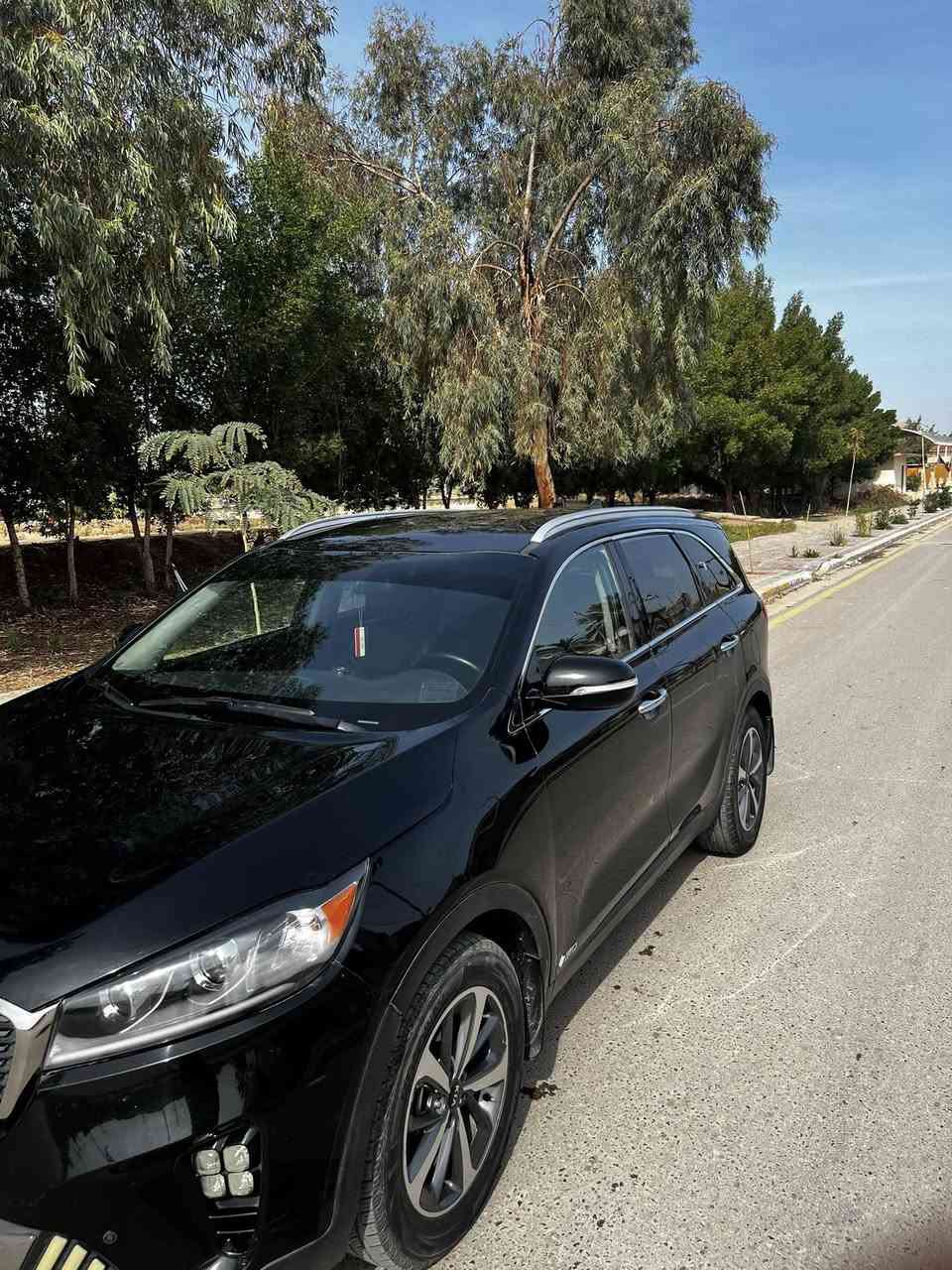 السلام عليكم سورنتو للبيع 2019
فول مواصفات عدا الفتحه 6سلندر 
وارد امريكي حادثه قطع جاملغ خلفي فقط 
الباقي كفاله محرك كير كفاله ماشيه 147الف 
سياره جديده مكانه كربلاء طوريج 
السعر 190وبيه مجال قليل 
رقم ***********
وسعره بلاش
