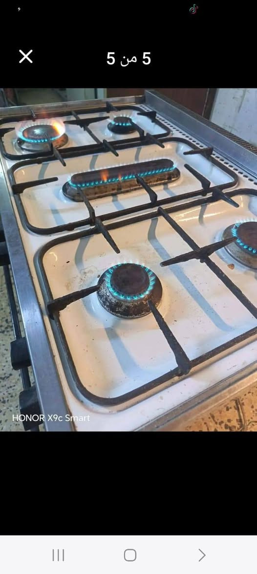 طباخ عشتار ٥ عيون نضيف جدآ. بشرط الفرن ممشتغل. نهائي. لوك. مكاني الدورة. *********** .سعرة ١٥٠ .جديد
