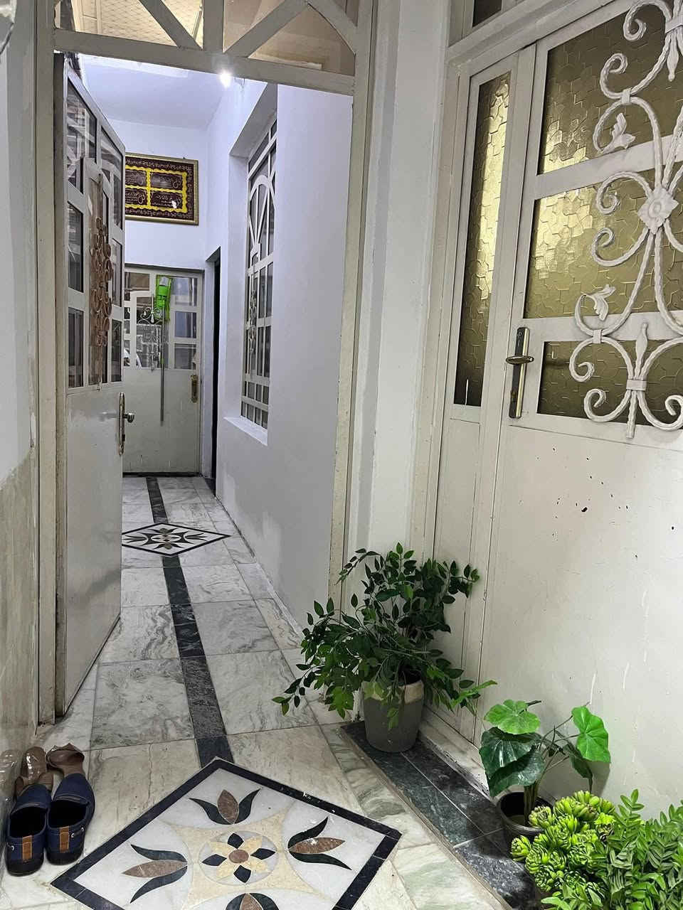 دار لبيع 
العنوان الطي شارع الكامرات 
مساحة 75 متر  نزال 15 عرض 5 
طابق الاول يحتوي ع استقبال و مطبخ وغرفة منام 
الطابق الثاني يحتوي ع غرفتين منام 
الطابق الثالث غرفه  ودرج طابق ثالث 
المطبخ والتخم من ضمن البيت والسعر
للاستفسار *********** متواجد ع واتساب
