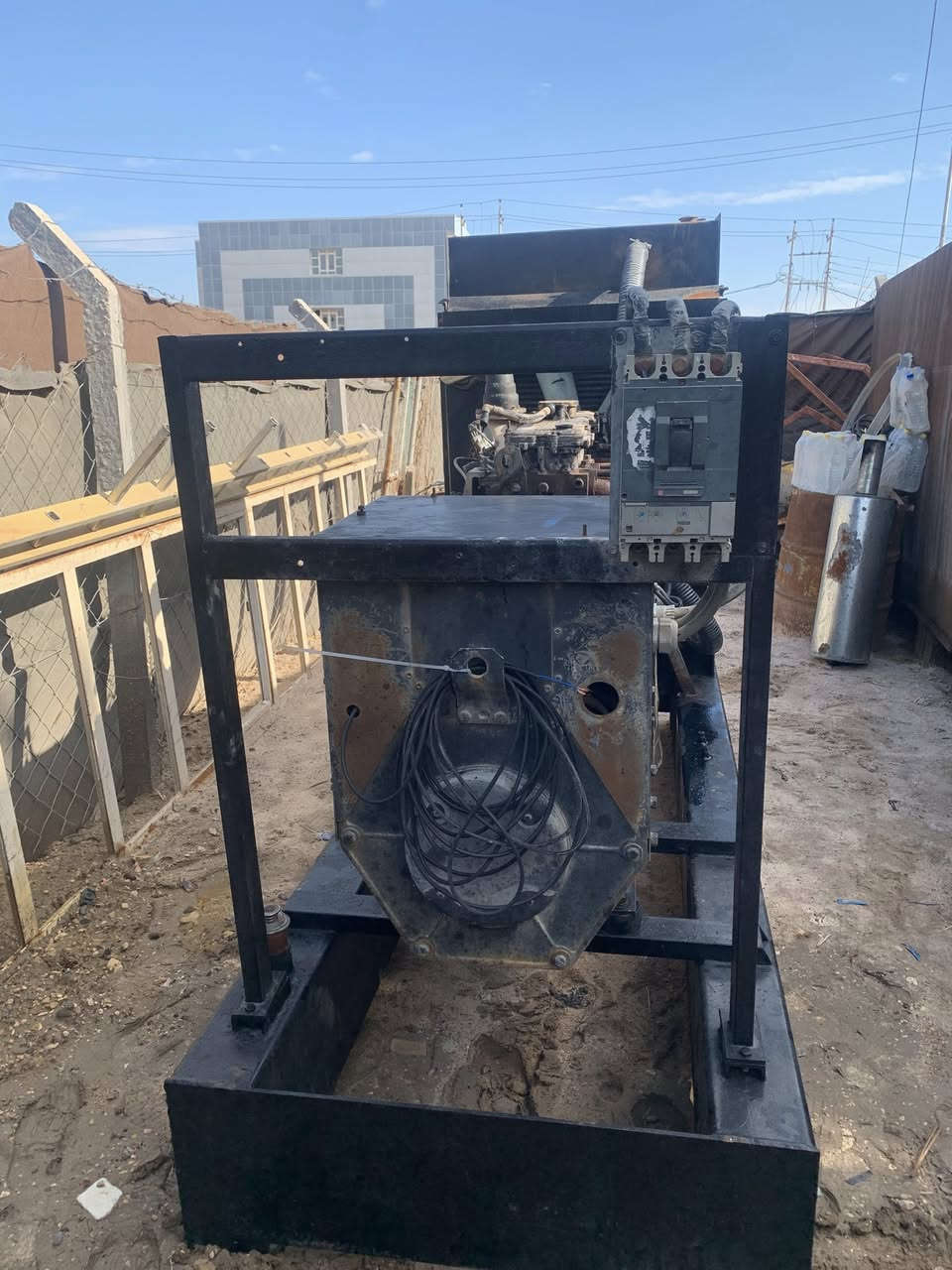 السلام عليكم مولده كمنز 24ولف محرك مال كصه ما مشتغل ولا ساعه راس توليد 250 ستندر بم كهربائي للاستفسار *********** او *********** العنوان بابل الحله
