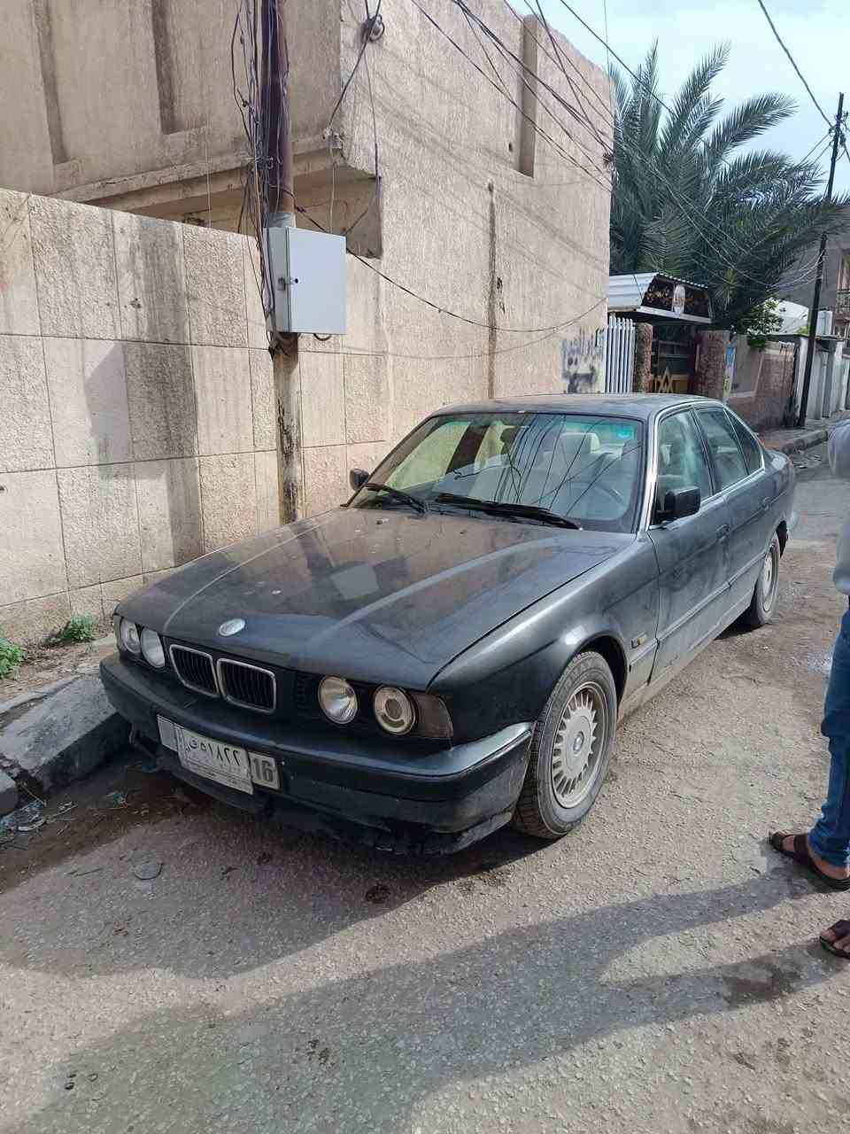 السلام عليكم
للبيع Bmw525مسكر فانوس موديل 1992مكينه جديده كير جديد تخم ويل خليه جديد هوه وتايراته سنويه  لل 28تنتهي 
راعيه موجود يريد تحويل سعره 48وبيه مجال 
***********
