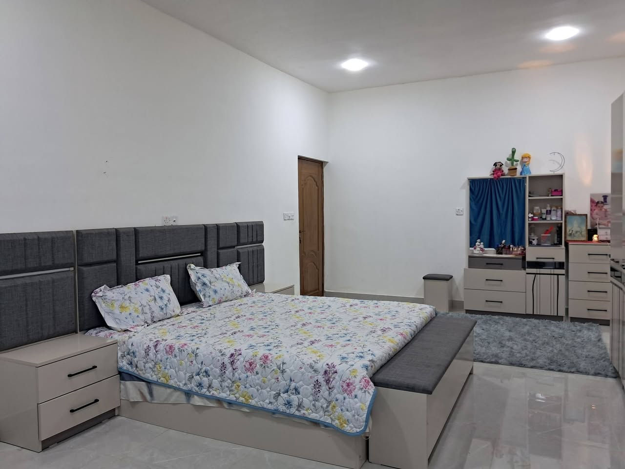 غرفه تركيه استعمال قليل نضيفه كلش الاستفسار ع رقم ***********
