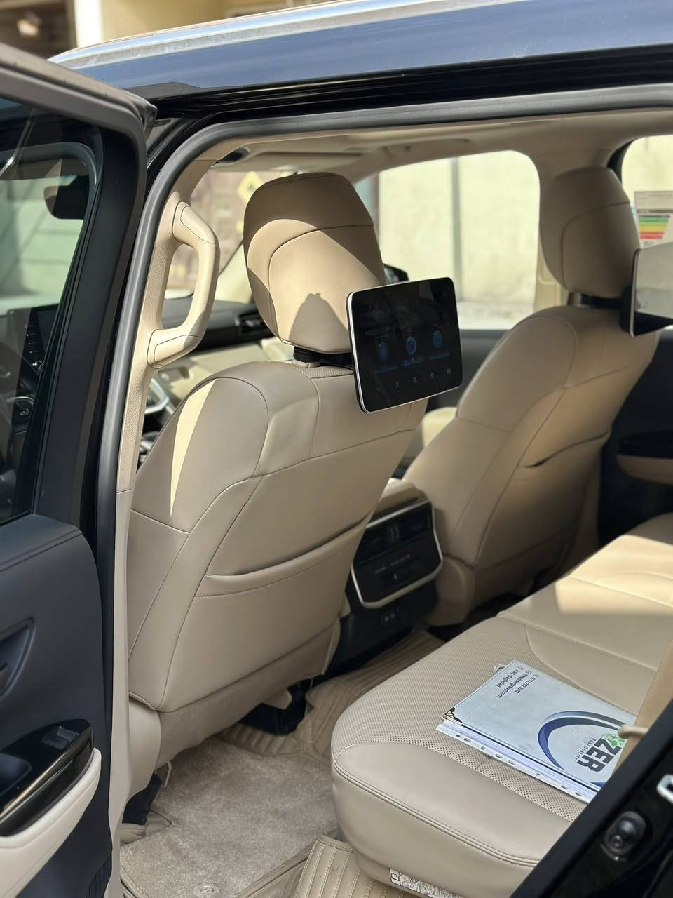 السلام عليكم 🖤
لاندكروز GXR 2024 بريم
رقم اربيل السياره كفاله عامه ماشيه 44 الف السعر 69 الف وبيها مجال بسيط حك جيتك مكان السياره بغداد اليرموك 
***********
***********
