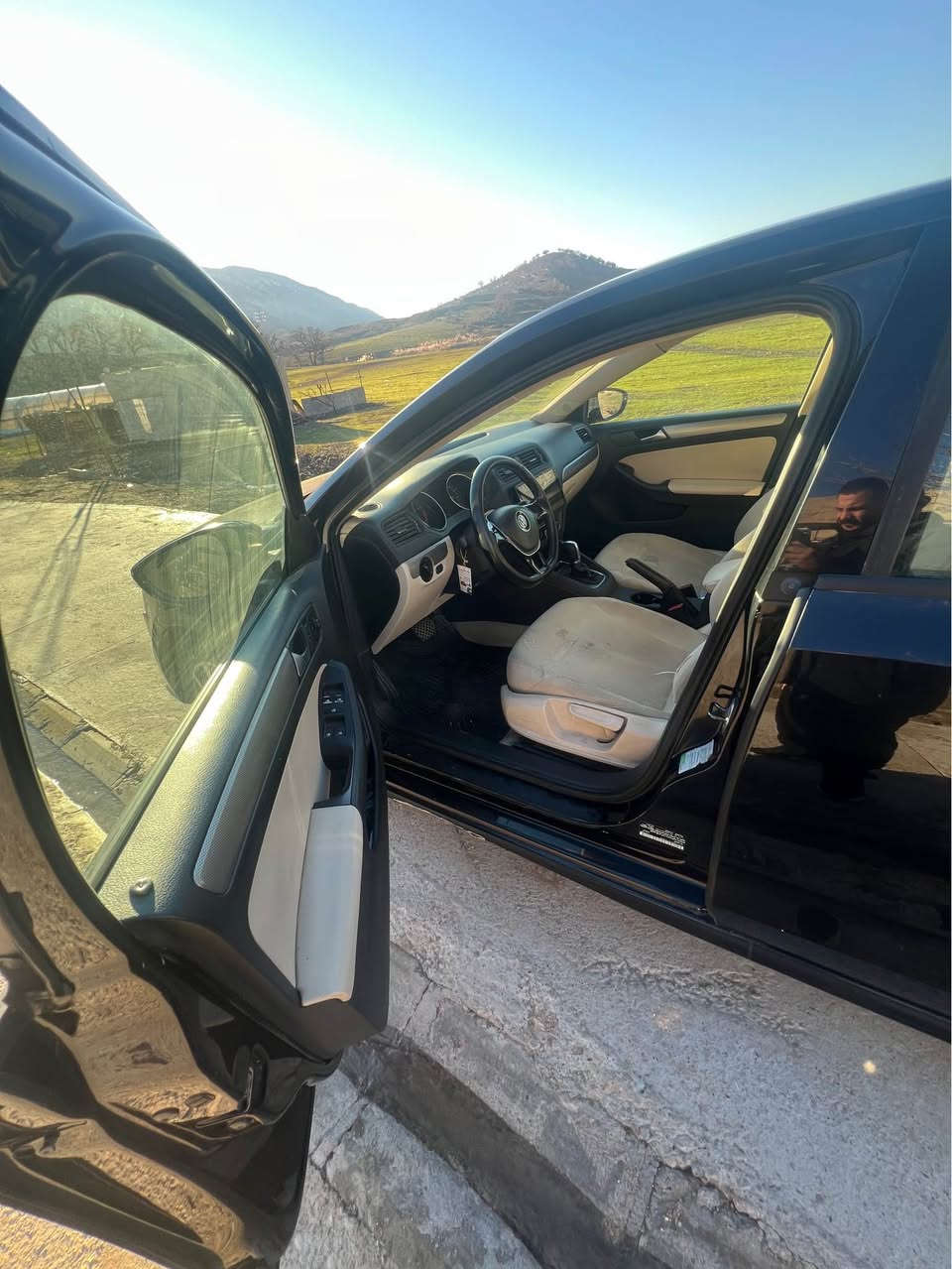 جيتا 2015 بدون دعم وصبخ رقم وسنوية جديد كير ومحرك وكلشي بشرط السيارة باسمي المكان دهوك 
***********
سعرها 115 ومجال دهوك, العراق
