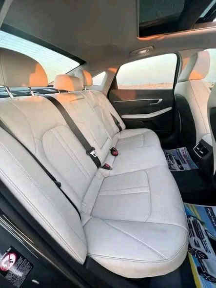 للبيع سيارة :( معوقين) #هيونداي_سوناتا_فئة_لمتدد_LIMITED( أعلى فئة ) فول مواصفات 1/1
•الضرر : صندوق فقط
•الرقم : مرقم بغداد معوقين ( وكالة عامة بل سيارة )
•الايرباكات : بدون ضرر اي ايرباك 
نكفل السيارة من ( الشاصي ، الغرق و الايرباك واللغود)

•المواصفات :
السيارة : هونداي سوناتا لمتدد لون رمادي 🩶
الموديل : 202‪2
المحرك : 1.6L توربو (اربعة سلندر)
العداد :29
حجم الويل : ويل كب حجم 19 مع طقم تايرات بحالة ممتازة
لايتات اربعة عدسات زينون اصل مع حاجب LED
بصمات عدد 2 للأبواب مع بصمة جنطة وبصمة تشغيل
قمارة بانوراما
حساسات في الجامه الامامي في نضام الامطار 
نظام الكاميرات الأربعة برؤية 360 درجة
رادار امامي مانع تصادم
حساسات ورادارات الانحراف عن المسار
حساسات ورادارات الاجتياز الجانبية (نقاط عمياء)
حساس امامي اصل
حساس خلفي اصل
شاحن واير ليس (لاسلكي)
شاشة الدشبول حجم كبير للتحكم بأيعازات السيارة
غرفة السيارة:كشنات السيارة جلد vipابيض
كشن ذاكرة (خزن ميموري) لكرسي السائق
تحكم فول كهرباء لكرسي السائق والراكب
تبريد وتدفئة لكشنات المقدمة
تدفئة بالستيرن
تبريد قطعتين امامي وخلفي
تحريك المركبة إلى الامام والخلف من خلال البصمة
سايد بريك دكمة
سستم صوت BOSE
اشاير بالمرايا الجانبية
تحكم ستيرن جهتين بلوتوث وحاكية وكروس سرعة وتحكم صوت 
شاشة داتا شو
نظام ABS مانع انزلاق
العنوان بغداد
***********‪ بغداد
