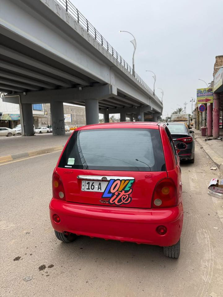 سلام عليكم للبيع QQ موديل 2013 سياره نضيفه وحلوه كير عادي مكينه 4 سلندر تبريد شغال كلشي شغال حداديه جديده رقم قادسيه انكليزي مميز اربع ارقام  فقط مكينته بيه تبخير السعر ٢٥ وبيه مجال مكان ديوانيه رقم ***********
