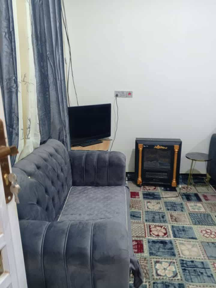 دار للبيع بالاسكان مساحته 100متر طابو امامي قرب مدرسة الحريه ب3000
يتكون من ستقبال وصاله وغرفه 
ومطبخ وصحيات خارجية ودخليه
الطابق الثاني غرفه  فقط 
البيت غير مسكون حاليا
السعر 115 الاتصال ***********
