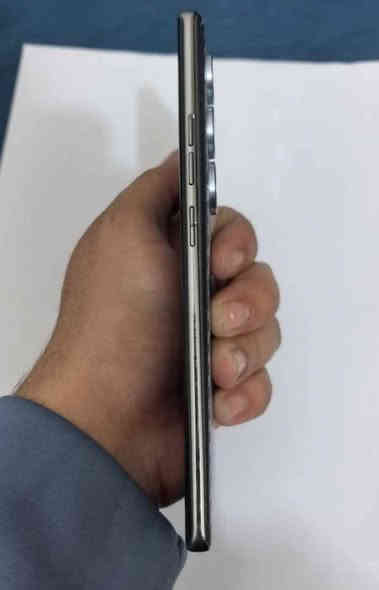 جهاز تكنو كامون 40pro
موصفاته معروفه مع شاحنه والكارتون الذاكره, 256
فقط بيه فطر صغير كما موضح بصوره يم الكامره الاماميه
سعر الجهاز 200
مع ساعه انفكس و ايربود انفنكس لبيع  قيمهن وخذهن 
المكان ميسان
رقم الهاتف *********** عمارة
