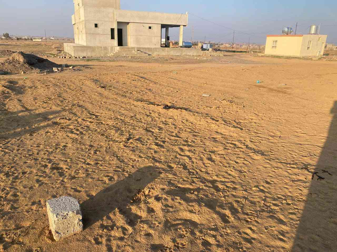 السلام عليكم قطعه ارض للبيع بستان منيف قرب الواء المساحه 1000متر واجهه 33عمق30سعر المتر 20للستفسار الاتصال ***********
