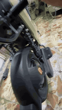 السلام عليكم عندي دراجه شحن للبيع جديد بصمتين سوجين كرتني كله مكله قفله مال البيع  و الشراء هذا رقمي وخابريني على الواتساب *********** سعر 550 قفلها
