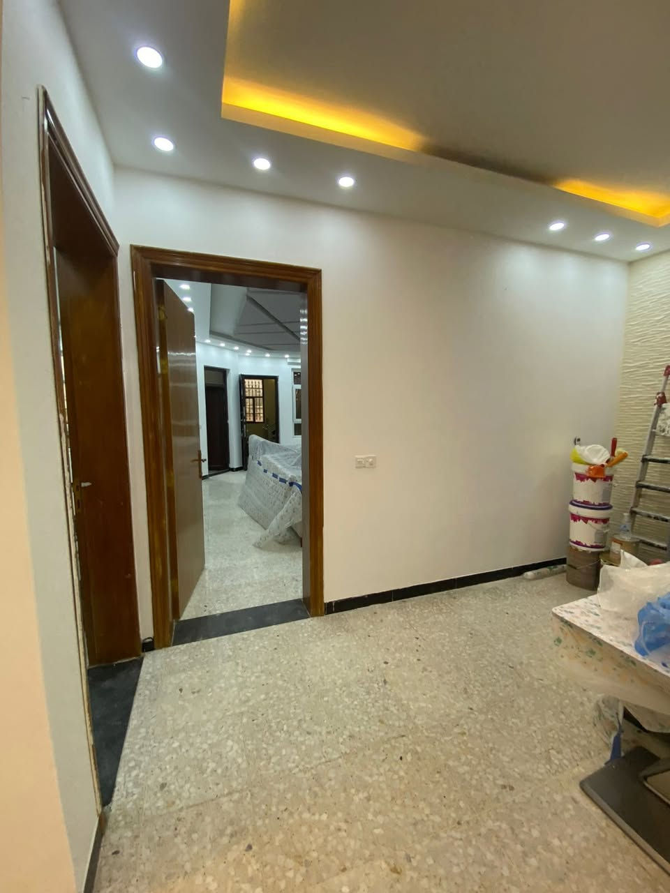 شقه للايجار بلمنصور مهندسين الاميرات غرفتين وصالة مؤثثة زيرو مساحه 200 متر *********** وتساب او اتصال
