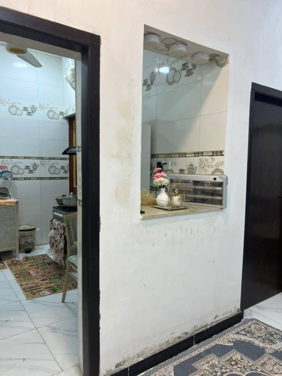 هاتف☎️***********☎️
بيت للبيع بناء سنة 2024 طابقين في ابو الخصيب عويسيان قرب مدرسة الإعلام 
البناء طابوق للطابقين عدا الستارة والبيتونة فرمستون وبلوك
البيت طابو زراعي والمالك عراقي موجود 

مكونات البيت :
 الطابق الأول (الارضي) يحتوي على (غرفتين+صالة ومطبخ +إستقبال +كراج +صحيات+حمام+صحيات خارجية  + منور عدد 2 )
الطابق الثاني :
شقتين منفصلتين :
الشقة الأولى درجها معزول 
تحتوي على :
غرفتين منام +صالة مفتوحة + مطبخ +صحيات+منور+بلكونة
أما الشقة الثانية ناقصها فقط تشطيب كاملة تحتوي على :
غرفة 1
صالة كبيرة 1
صحيات 1
مواصفات البيت :-
-المساحة الكلية للارض بالخارطة 228 متر
مساحة البناء 310 متر للطابقين 
الطابق الأرضي 150 متر 
الطابق الثاني  160 متر 
- الواجهة  12وربع متر 
 -والنزال 19 متر 
علمآ ان الطابق الأرضي كهربائياته معزلة عن الطابق الثاني من ناحية الكيبل والدكم والجوزات الخ ..
والطابق الثاني كذلك ......
- الكهربائيات:- الجوزات والدكم والبلك سويج  شركة اوزن الاصلي 
علمآ يوجد خط ثاني لكل طابق 
ويوجد كذلك خط انترنت كامل .
البيبان والشبابيك :-
الشبابيك مع الكتائب cnc للطابق الأرضي والطابق الثاني. 
-الجنلات والفريمات 4 ملم .
-وبيبان الغرف والاستقبال شغل عراقي صاج درجة أولى للطابقين . 
-والجراجيب ماليزي جاوي .
-بيبان الصحيات المنيوم تفصال للطابقين.
ملاحظة/ المنطقة جديدة ومعزولة عن المنطقة المجاورها كاملة من ناحية الخدمات
 البيت يبعد عن الشارع العام الرئيسي 150 متر 
السعر 245 و بي مجال 
هاتف ☎️***********☎️
