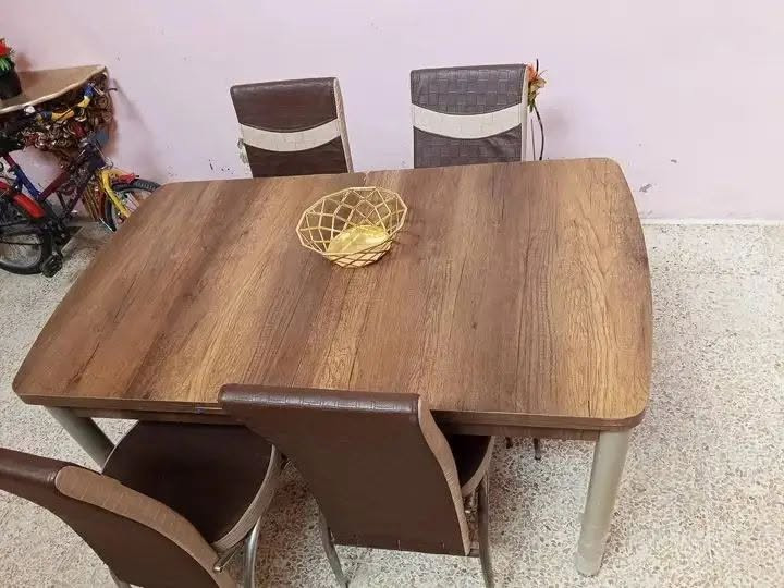ميز طعام مع 4 كراسي نظيف مابي شي
قفلو 35 العنوان موصل ايمن وادي حجر


**إذا كنت صاحب هذا الإعلان وتريد حذفه لأي سبب، رجاءا أرسل رسالة إلى الدعم الفني**