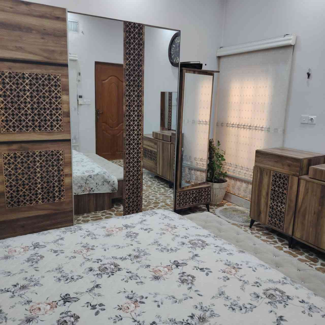 للبيع غرفه نوم مع ميز طعام اخو جديد مستعمل قليل للاستفسار الاتصال على الرقم ***********
