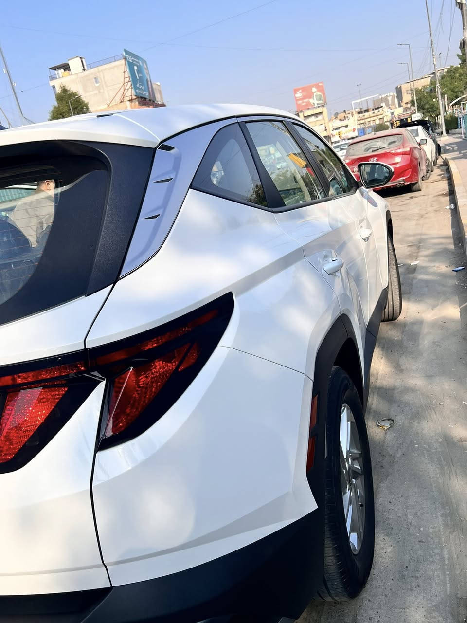 توسان موديل 2025 وارد أمريكي ماشية 12 الف اللون ابيض صدفي والداخل ابيض حادث السياره بدون تبديل او ضربة فقط تكردح في امريكا جهه السائق للاستفسار الاتصال بالرقم ***********
