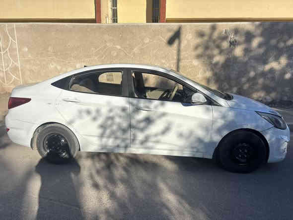 اكسنت ٢٠١٧ 
مكينة ١٤٠٠ خطرة وحدة
السيارة عليها ادامة كامله
تبريد خير من الله
صدر امامي خلفي 
تايرات جديدة
باتري جديد
تخم نوزل جديد
منظومة ماء جديده
السياره ماشيه ١٩٣ الف كيلو متر
بيها ضربة بلباب عكس السايق موضحها بلصور على وضعها ممصلحه ولجاملغ ل امامي ل يم لباب بارد السياره مابيها صبغ 
السيارة باسمي رقم بغداد انكليزي سنوية لل٢٠٣٠
السعر ٩٥ وبيها مجال 
*********** غير متواجد على الفيس
