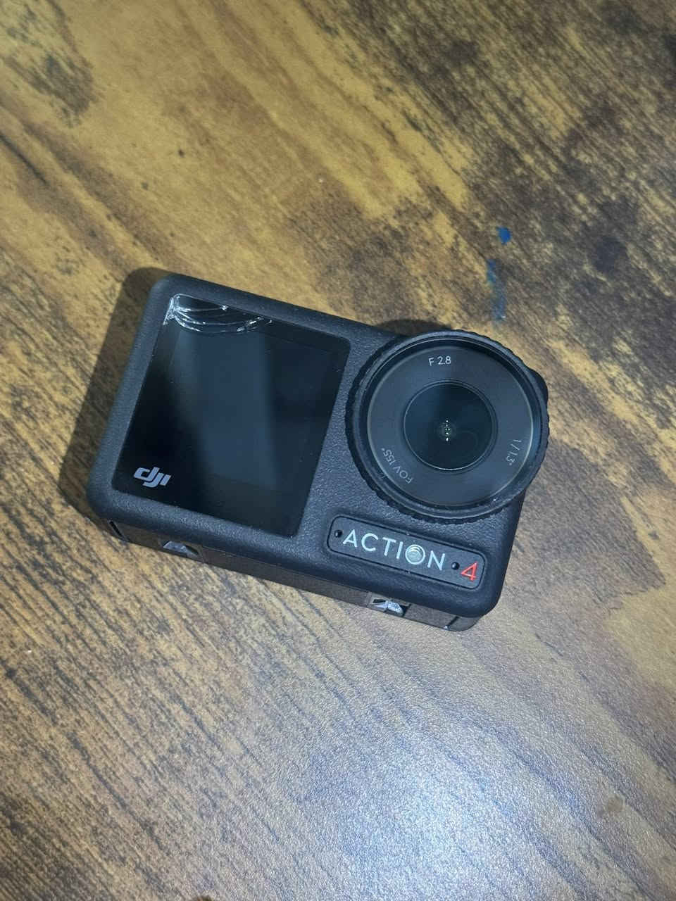 السلام عليكم 
كامرة للبيع 

DJI action 4 
جديدة 
مستخدمة مرة وحدة 
اخوان بيهة طخة خفيفة مثل ما موضحة با صور 
الكامرة بدون ملحقات فقط وياهة بطارية وحدة 
موجود توصيل


**إذا كنت صاحب هذا الإعلان وتريد حذفه لأي سبب، رجاءا أرسل رسالة إلى الدعم الفني**
