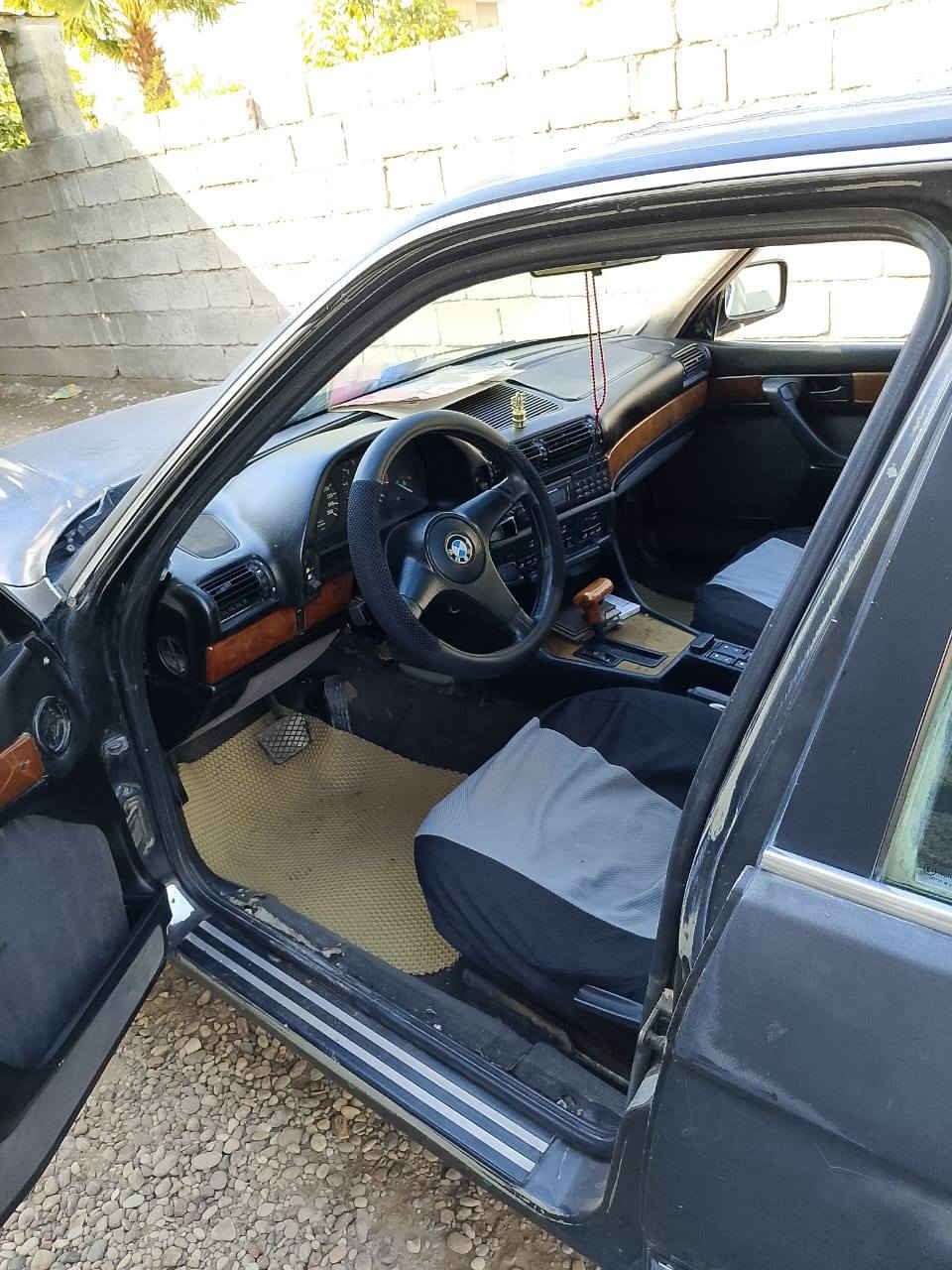 السلام عليكم بي ام 735 موديل  91 حرف ار      صلاح الدين   سنويه صاقطه من  ال 21 صاحبه من الدور  عندي الوكاله العامه  ومستمسكاته ال 3  الوحات المنفيس  الجهال بايعيهن ال جماعت العتيك  السياره مكفوله دوله وعشائر 

محرك كير مال كصه  بل جيس تبريد كله كامل  هذاك الصيف شغال بس هاذا  الصيف لازم صيانه اله صدر امامي خلفي جديد قبل 3 ايام شديته  تواير  نص عمر   كهربايات كله شغاله  يرفلووو جديد نوزلات جديده   ملاحضه كيلوو متر ميشتغل  وكيج بانزين فقط الكوب يشتغل مال البانزين  
السياره رسمه وصوليه وراعيه موجود  بس ابيعك حديد  تمام  السعر  19 ورقه العنوان صلاح الدين ناحيت مكيشيفه

***********     السياره مال تعمير هاذأ كشره كدامك
