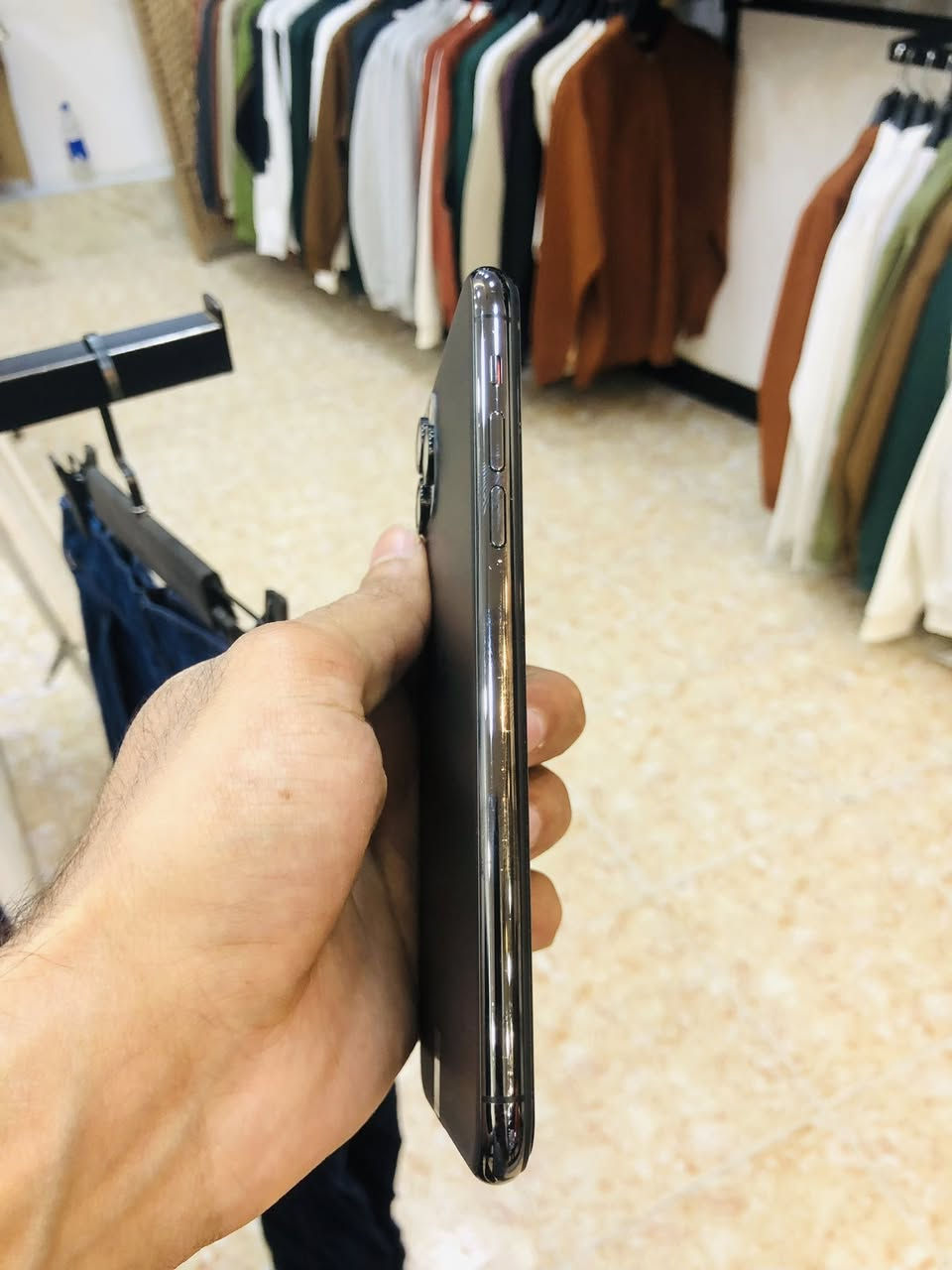 ايفون 11 ابرو ماكس عربي ذاكره 256 بلادي مبدل بطاريه ضمان 12شهر بيها جهاز بلادي كلة شغال جهاز حت باكيتة ويه 375الف قفل *********** مكاني تكريت زهور
