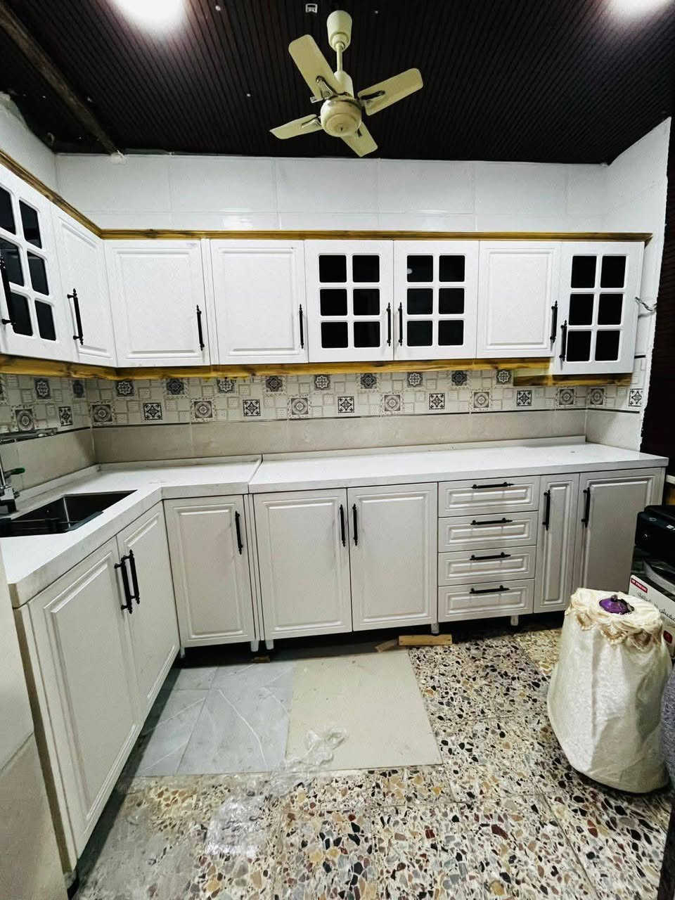 ✨ مطابخ كاونترات  تفصال حسب الطلب ✨

✅ هيكل ألمنيوم تركي قوي ومتين
✅ أبواب خشب GDF
✅ بليت سماكة 1 ملم
✅ ظهر الكاونتر بليت 0.5 ملم
✅ حشوة داخلية خشب
✅ سطح كوارتز أصلي طبيعي بجودة عالية

💰 السعر: المتر الطولي 550 ألف دينار فقط

📍 التنفيذ بدقة وضمان 10 سنوات
داخل بغداد فقط يشمل الشد والنقل مجانا 

للأستفسار تواصلوا معنا💚.


**إذا كنت صاحب هذا الإعلان وتريد حذفه لأي سبب، رجاءا أرسل رسالة إلى الدعم الفني**