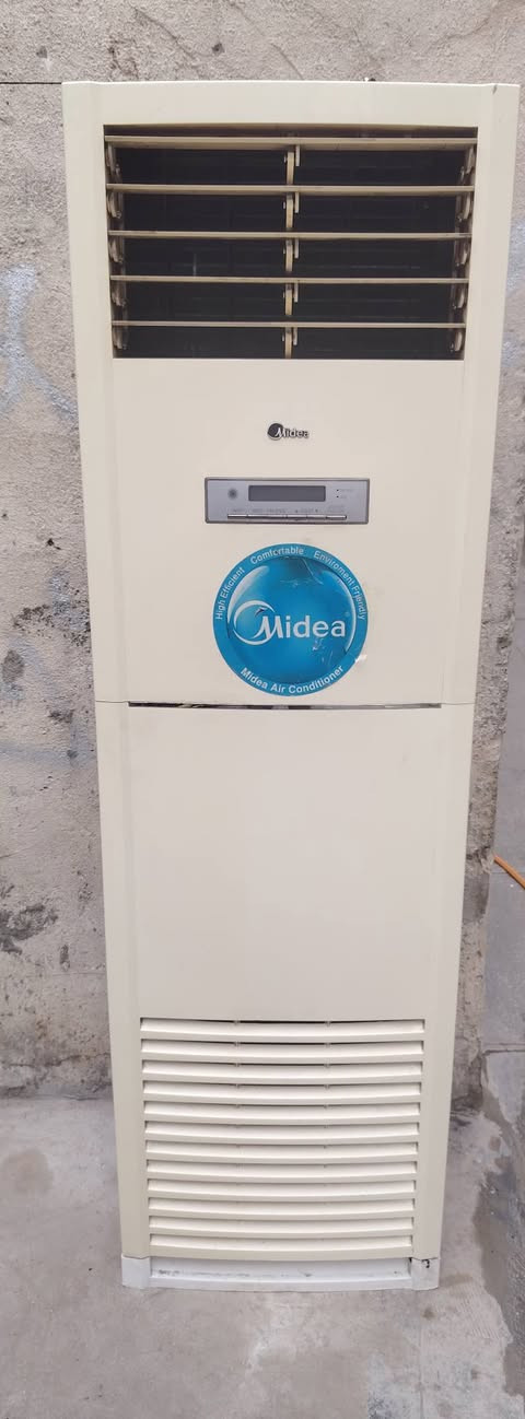 السلام عليكم عندي سبلت 2طن نوعيه ميديا كنتوري شغال ومامصلح بس بيه ليك  السعر 275 العنوان بغداد  ***********
