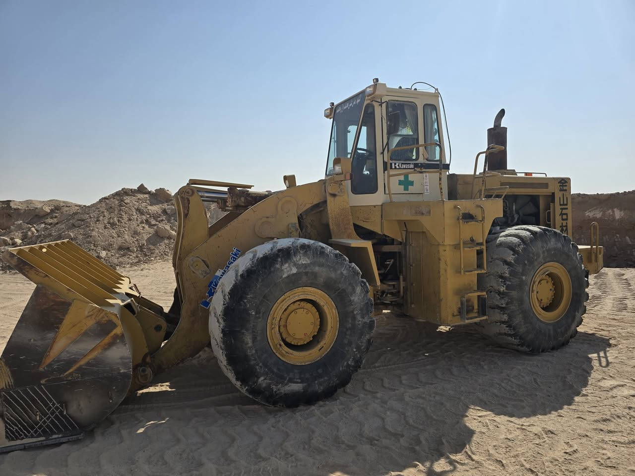 شفل للبيع حجم 95 موديل ٨٩ محرك ستندر جديد كير مامفتوح اكسنات مامفتوحه حداديه بمات جدد السعر  275 مكانه بالنجف الاتصال ***********
