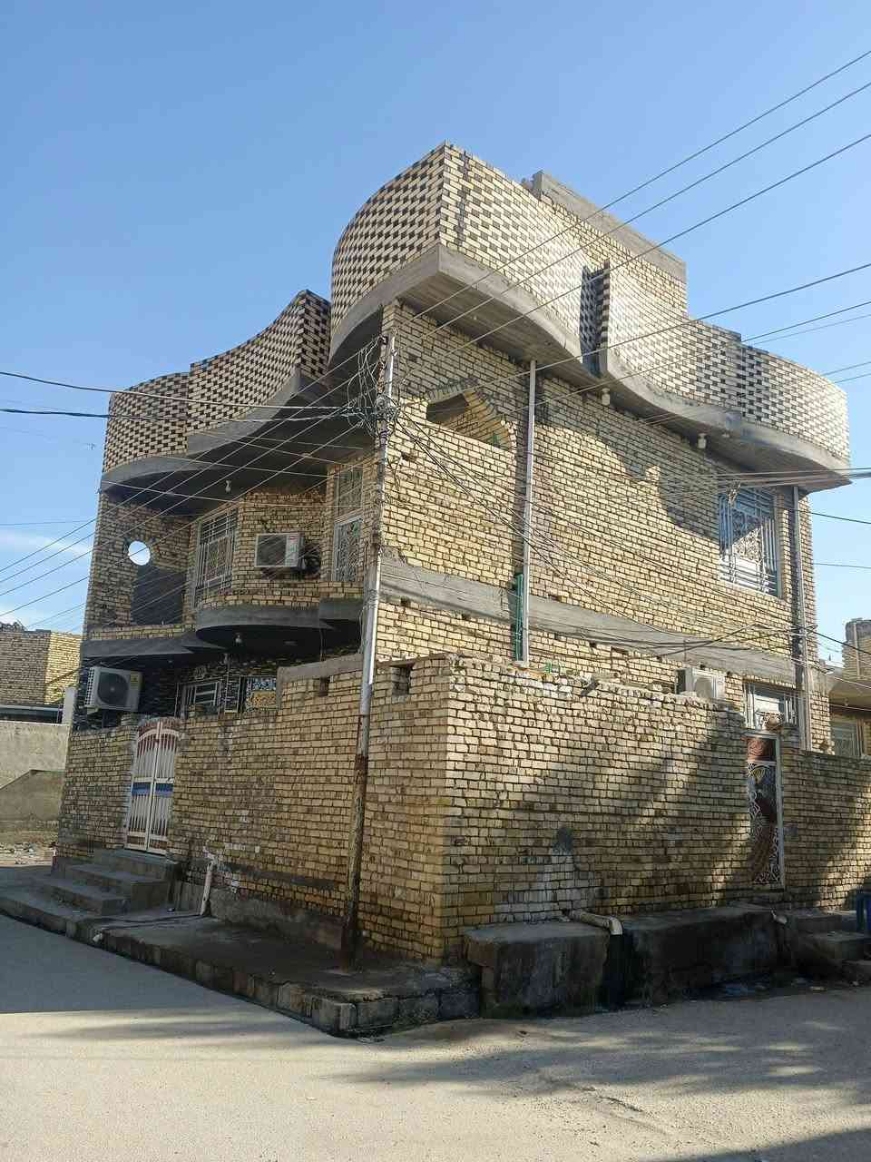 سلام عليكم بيت البيع ركن عله شارعين  المساحه 120 واقع حال بل طابو 100 بنا حديث  العنوان التفيج بفرع اسواق عمار الخولدي ***********
