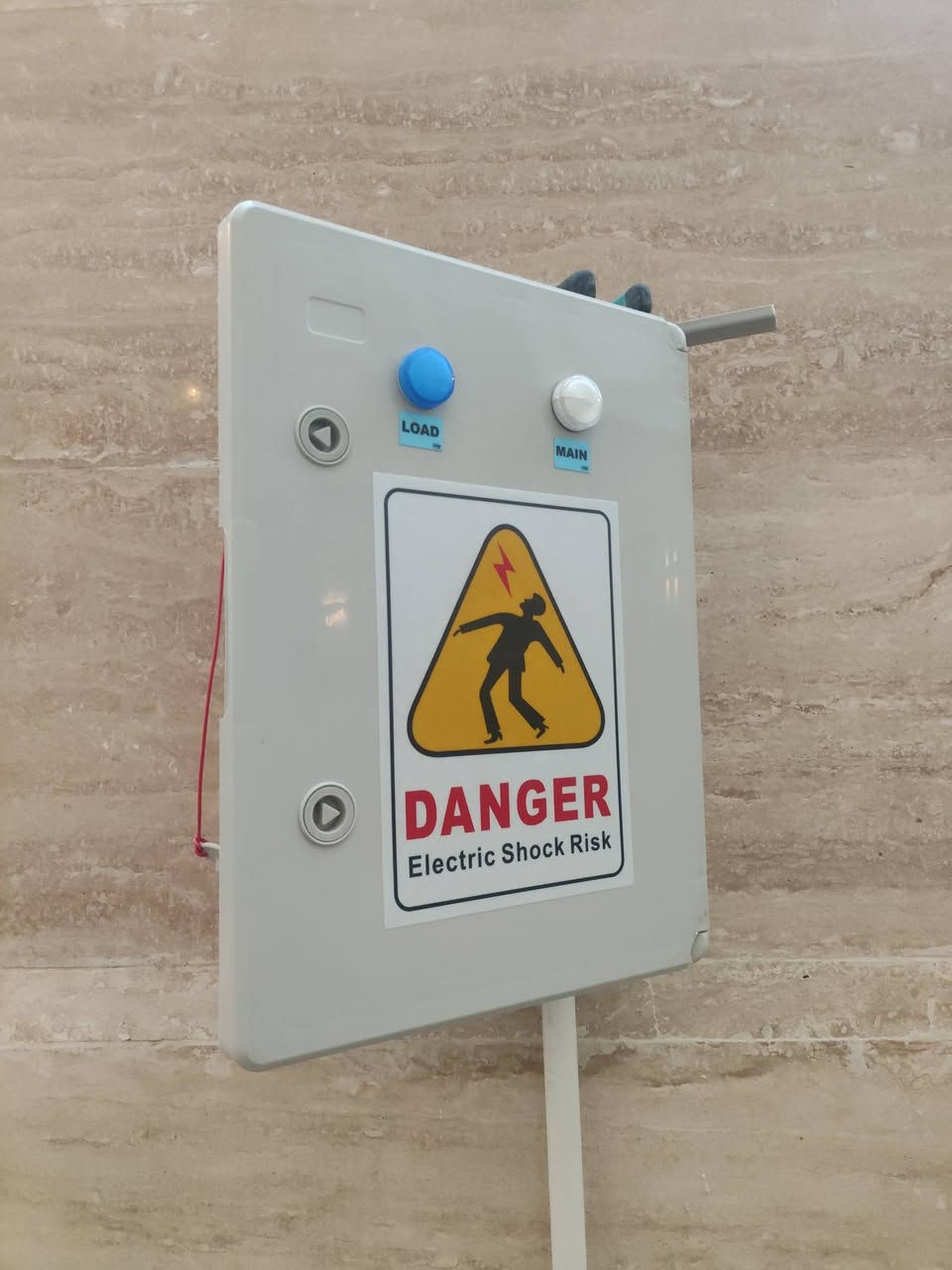 عمل بنل سيارة شحن بي واي دي حماية من تاريض والفولتية ***********
