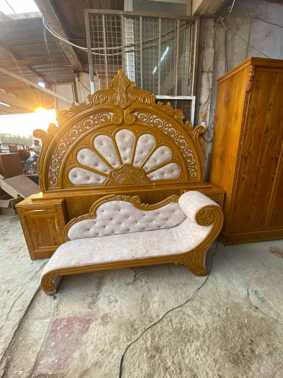 غرف نوم للبيع العنوان النجف حولي مقابل شارع عشرين ***********واتس او الاتصال على الرقم
