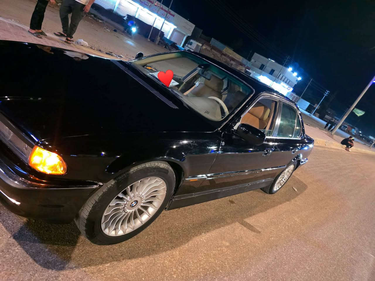 س سلام عليكم بي ام خفاش للبيع مديل 1997سياره حجم 740 8سلندر سياره لا ضربه ولا كص ولا خياس شرط تحويل مكينه وكير مكفولات حداديه امامي خلفي جدد تبريد ويا سويج كهربائيات كله شغال سياره مصبوغه عام بسبب جراد رقم بغداد السعر 75وبيه مجال لشراي مكان كوت الاستفسار على خاص او الاتصال على رقم ***********
