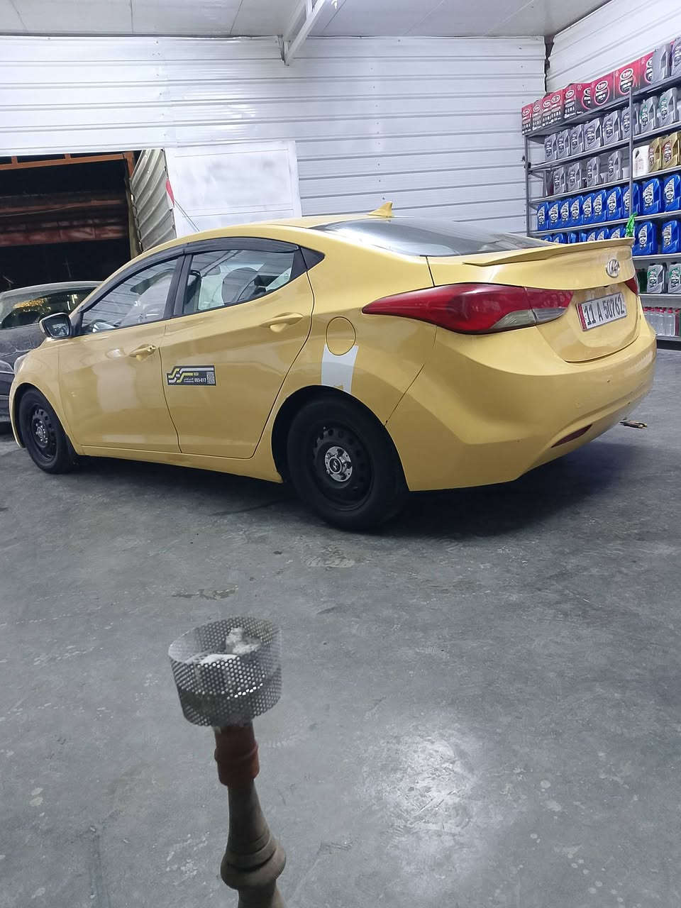 للبيع الانتره 2011 رقم بغداد هزه جديده وبسمي ورقم دولي مصفره هيئه وغرامه حادثه بل حوض كير ومكينه وحداديه وتخم تاير وتبريد كله جديد ليبل واحد سياره بدون ***********تبديل السعر 83 بيه مجال شي بسيط محرك 2000و بيها  منضومة غاز
