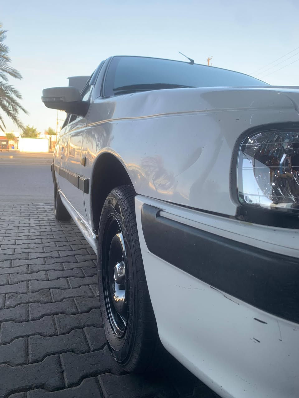 بيجو بارص موديل 2012 سياره شوفت عينك محرك جديد كارتون طخم تاير +طخم رنك حداده كامله امامي وخلفي .تبريد تدفئه كلها شغاله اي نقص مابيها سعرها 40 وبيها مجال للشراي تحويل ثاني يوم مكاني البصره ام قصر .***********
