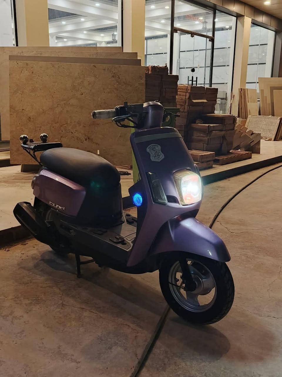 سلام عليكم
دراجه للبيع او مراوس  بوليس موديل 11 

دراجه مكفولة نضيفة وجديده 

السعر 950 وبيها مجال 

موجود خاص /انتصال *********** 

المو شراي لا ينتصل
