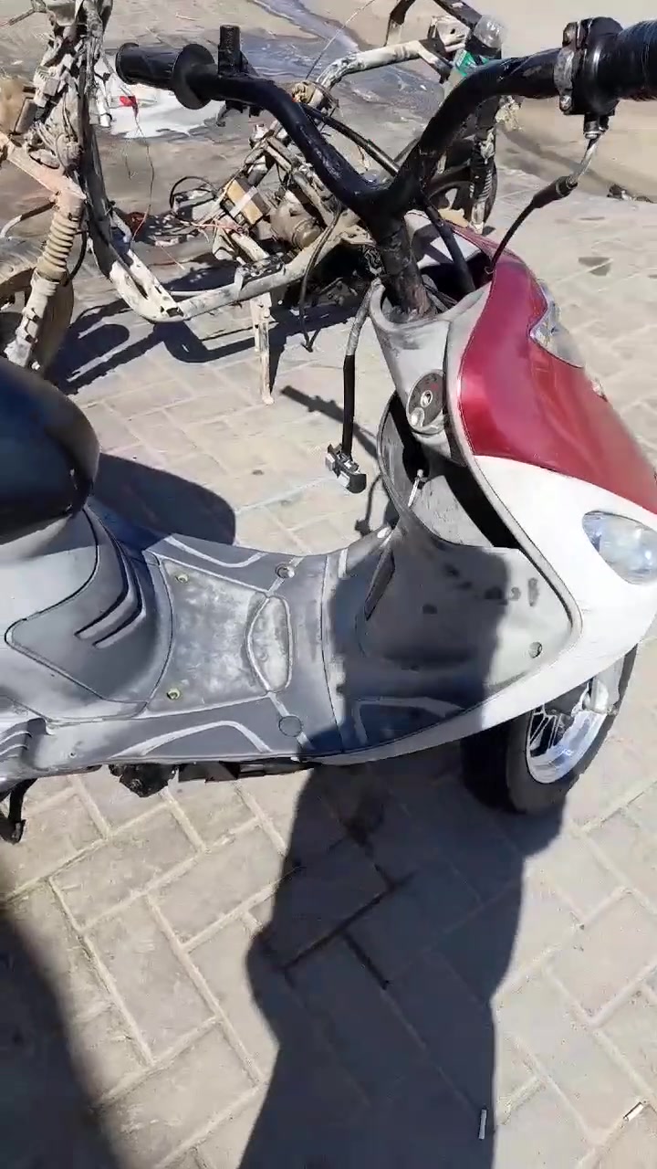 سلام عليكم دراجه قجمه للبيع مبدله بس ولفات بوشتهة بلادية اول فتحة الهة مبدلة بس ولفات بوشه بلاد٤٩ سعر ٦٥٠ مكان بصرة خمسميل رقم***********
