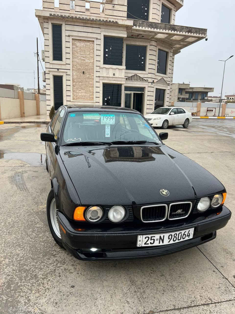 سلام عليكم 

للبيع بي ام 525  موديل 1994 
سياره نضيفه مصبوغه للجماليه 
سياره بسمي سنويه لحد 2027  دفتر بانزين موجود 
محرك و كير واكسل بشرط تبريد ثلج ❄️ 
فول مواصفات سلايت دبل ايرباك دبل جكمجه 
دعاميات M بلادي  مرايات كهربائي 
بجم عريض  
( يرحم والديك كل شي اكو بسوك من10ورقات ونته صاعد عجبتك سياره ع عيني وراسي ماعجبتك تعليق حلو مثل وجهك )

السعر (90 بي مجال )
هذا رقمي *********** كركوك, العراق
