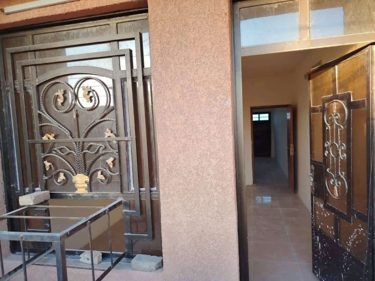 فرصة مميزة للبيع – بيت مرتب وموقع ممتاز

الموقع: بغداد – منطقة الانتصار

 مقابل مستشفى حماد شهاب
قريب جداً من الشارع العام والخدمات

 التفاصيل:
▪️ المساحة: 75متر
▪️ نوع الملكية: طابو ملك صرف تحويل
▪️ يحتوي على 2 غرف نوم
▪️ منطقة هادئة ومناسبة للعائلة
▪️ قريب من الأسواق والمدارس والخدمات
▪️ موقع ممتاز وسهل الوصول

***********
