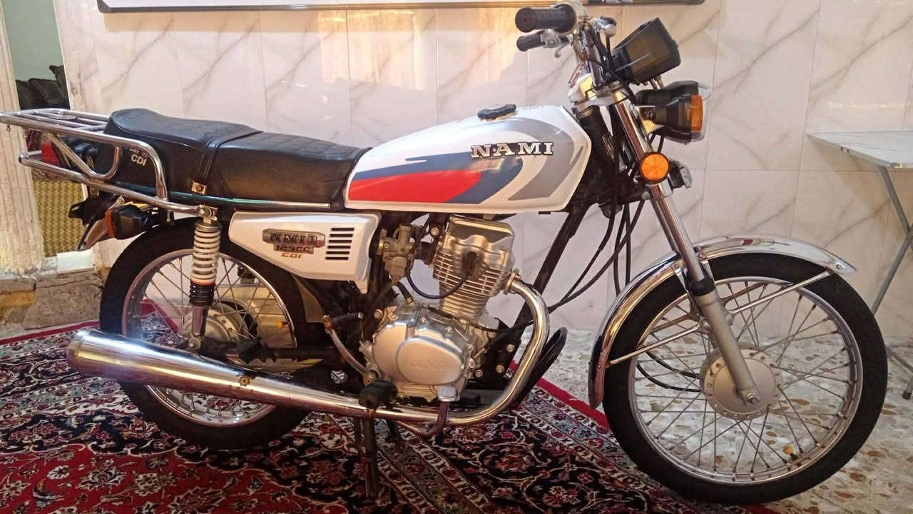 سلام عليكم شباب
دراجه نامه شلامجه مديل 23
دراجه كفاله من كلشي
مكينه برغي مامفتوح بيهه شلامجه
شراي خاص 
***********
