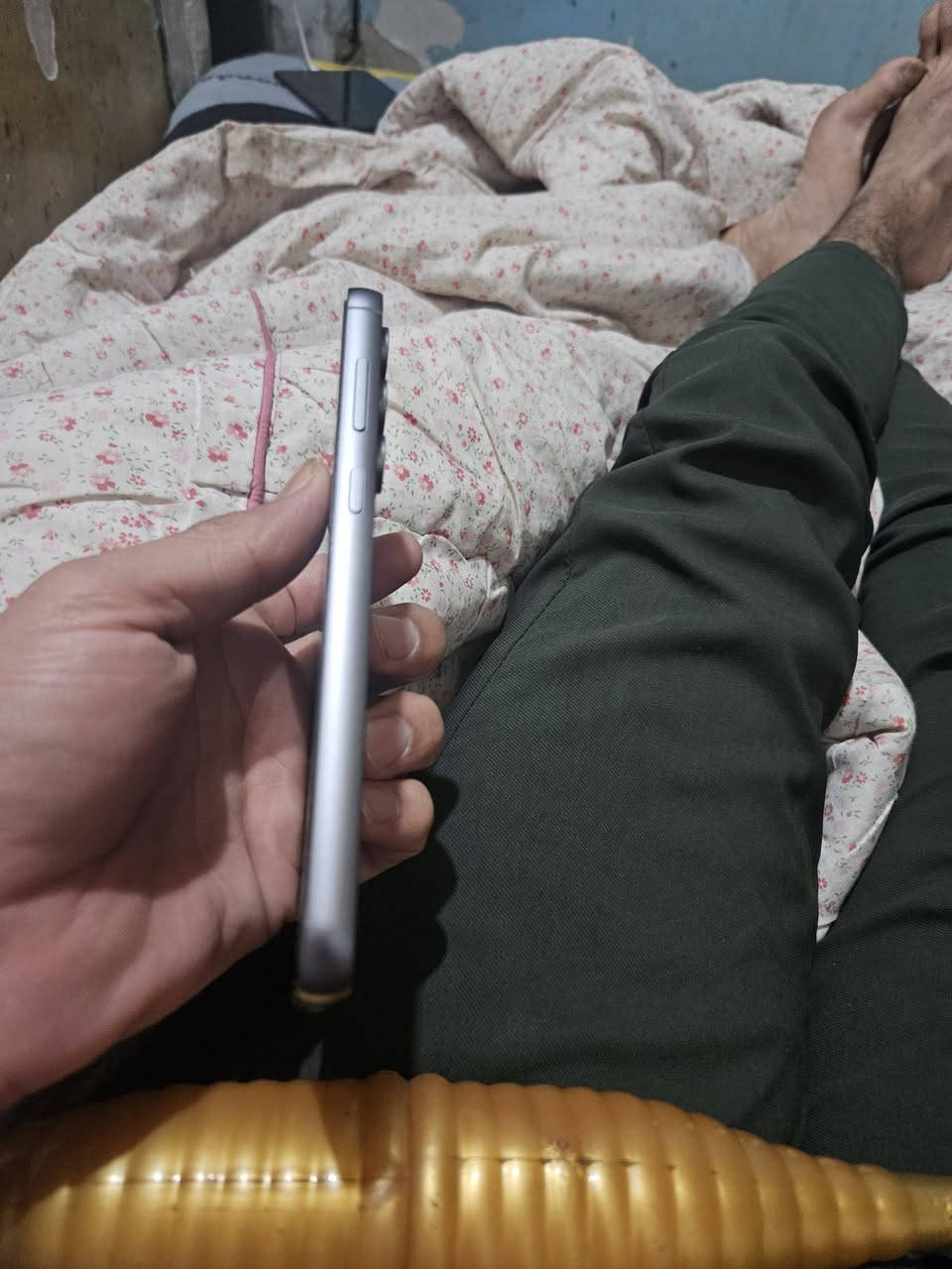 السلام وعليكم s23  fe  جهلز نضيف كلش  256   شرق اوسط خطين  للبيع او مراوس بس شغله وحده بي الكامره ام الزوم ما تشتغل الباقي مكفول مكاني بغداد ***********
