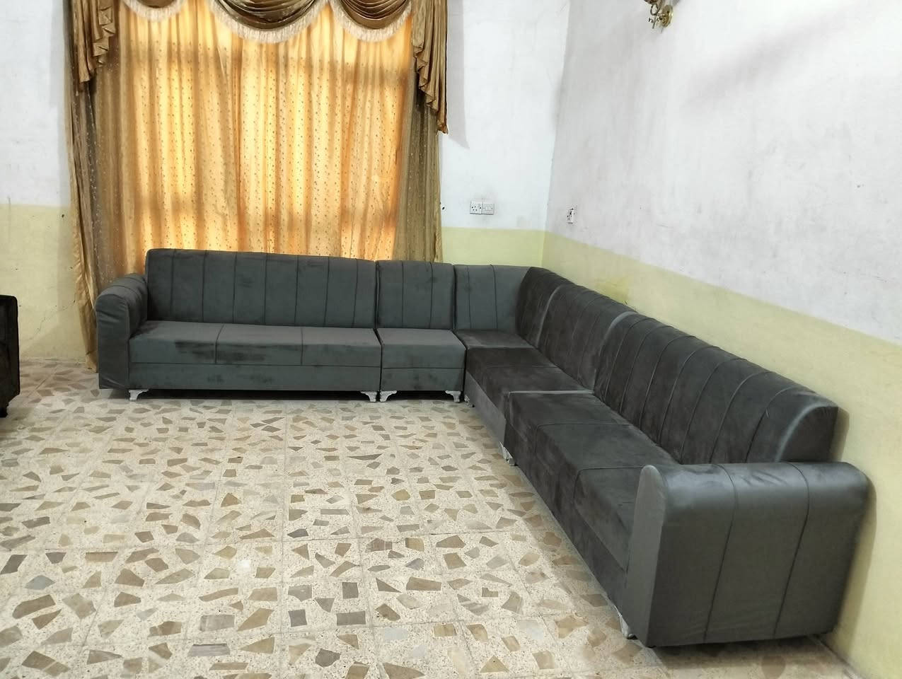 ديوان جديد غير مستخدم 10نفرات السعر 250الف قفل مكلف بلنشر والشراي يتصل بالرقم ***********المكان بعقوبه بهرز
