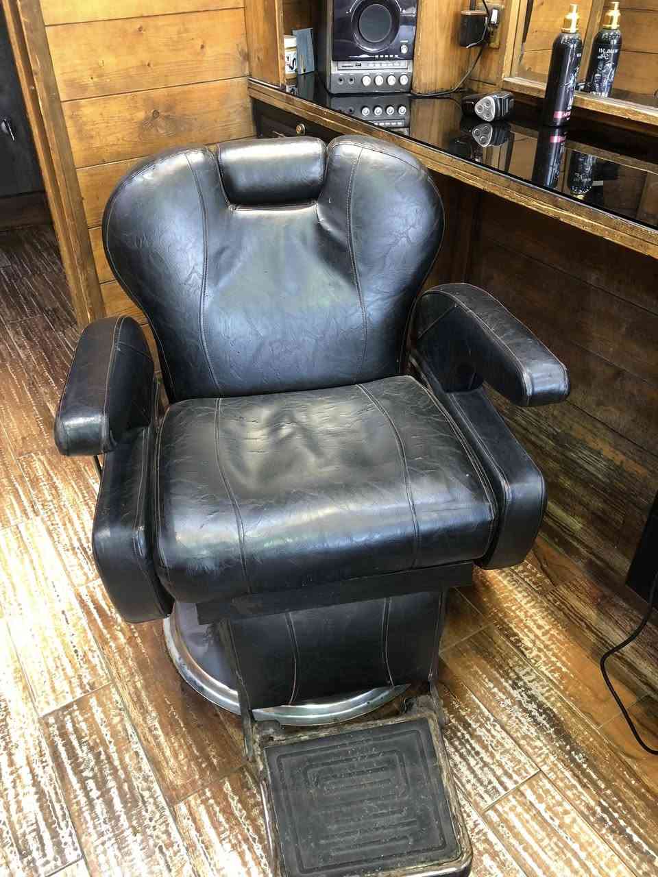 السلام عليكم عندي كراسي للبيع التواصل على الرقم *********** المكان بغداد
