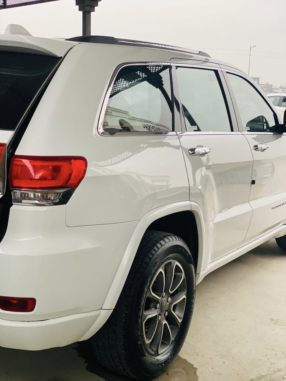 جيب شيروكي 2014 خليجي 1/1
بصمه بنرامه كشنات جلد + هيتر 
كير طياره شاشه كبير 
حساسات امامي خلفي 
صندوق ذكي 
كشنات كهربائي 
طخم جديد 
ماشيه 140 
مكفوله 
سيارة وضع شركه 
الاستفسار:***********
يرهم بيع ومراوس
