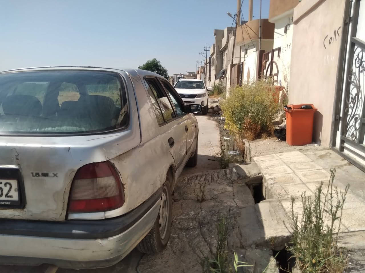 نيسان صني موديل ١٩٩١ باسمي رقم مسطره سنويه لغاية ٢٠٢٩ شرط التحويل او وكاله سياره شغاله محرك جيد بس ينرادله حداديه السعر ٢٥ وبيها مجال العنوان موصل حي الرساله للإستفسار الاتصال على  ، ***********
