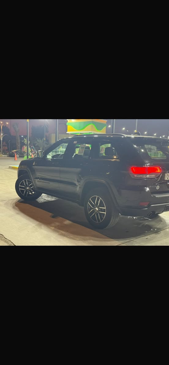 السلام عليكم للبيع جيب 2017 تريل هوك اعلى فئه بلمواصفات ماشيه 83 سياره كلين بدون صبغ بدون تبديل رقم سنويه كله جديد  مكاني بغداد السعر 225 وبيه مجال بسيط 
***********
