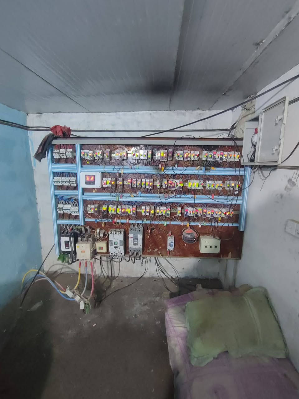 السلام عليكم مولد وموقع البيع المكان كوت حي المنتضر مكينه اشتاير حمله500 امبير ويحتوي على خزان كاز 5000 لتر لاستفسار اكثر عن المعلومات لاتصال  *********** الخاص مغلق
