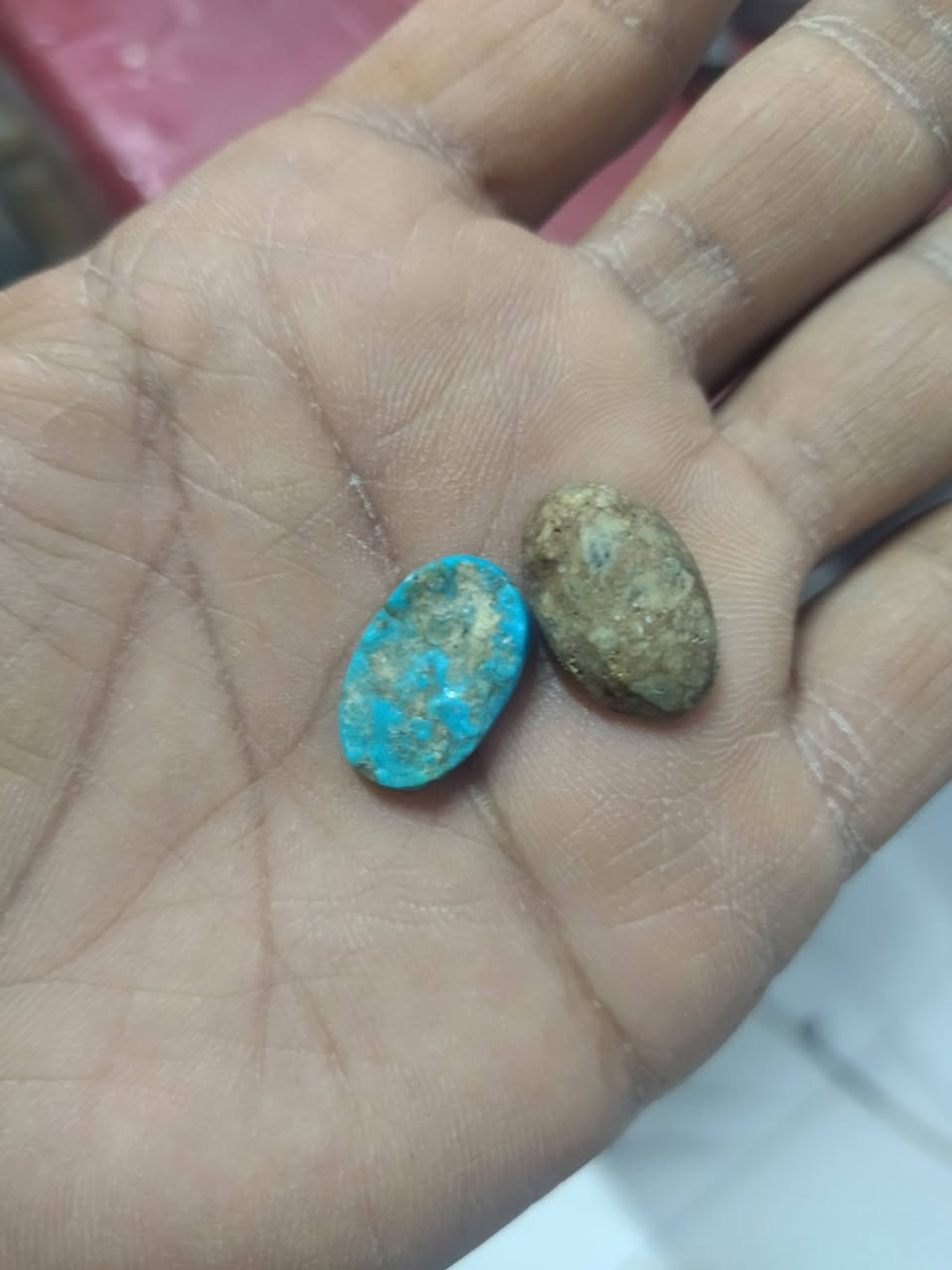 اخوان هذن الحجرات للبيع قيمهن حك الله وأخذهن مكانهن بالبصره
***********
