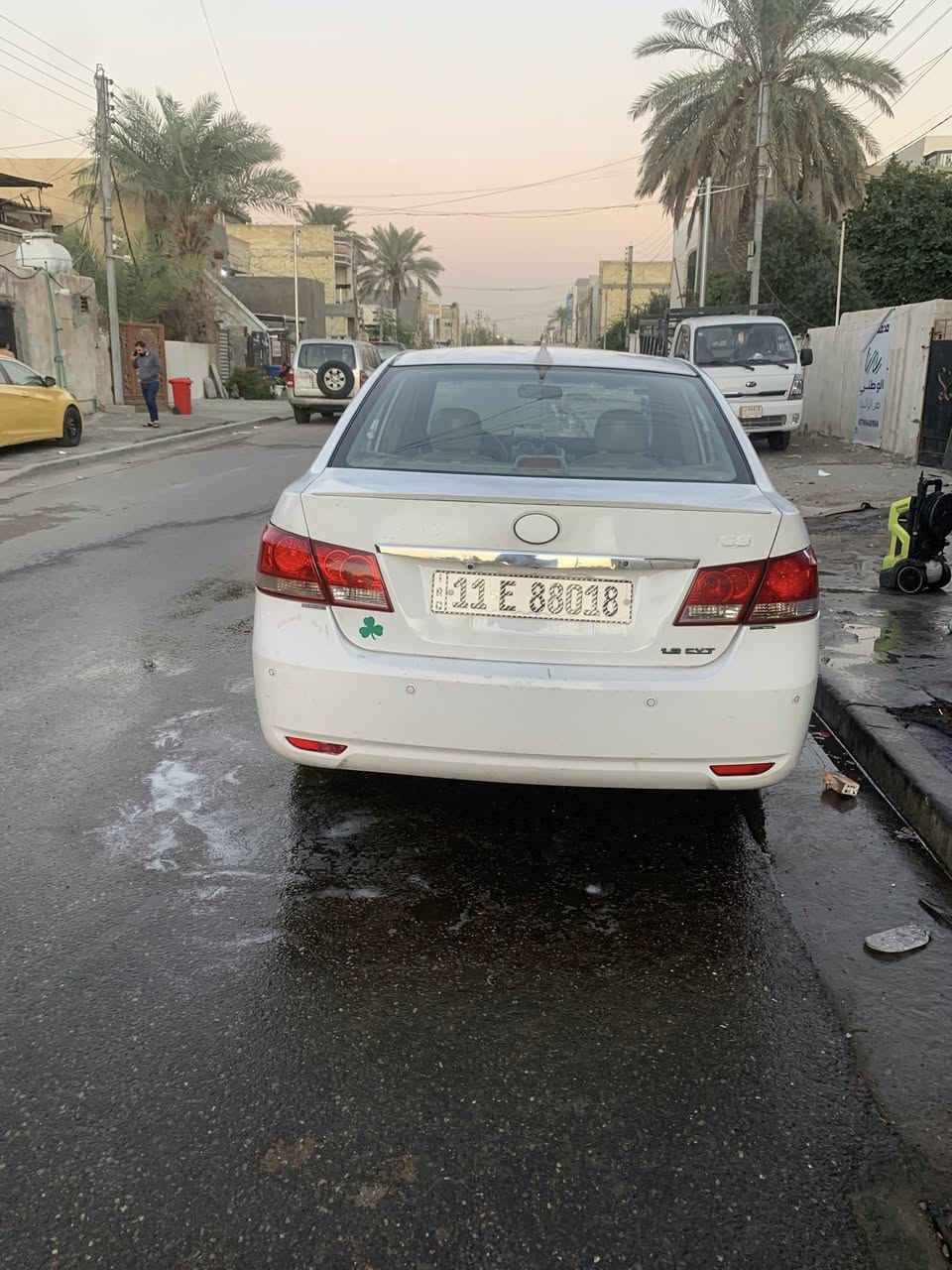 السلام عليكم بي وايدي جي 3 مديل13السياره جاهزه من كلشي تايرات صدر زين تبريد مكينه كير كله تمام داخله جلد نضيف بيه شاشه وكامره اوتماتيك مابيه ضربه قويه بس بارد بيه وخياسات معمره مكاني حي العامل بغداد السعر ٥٨ وبيه مجال بصيط***********
